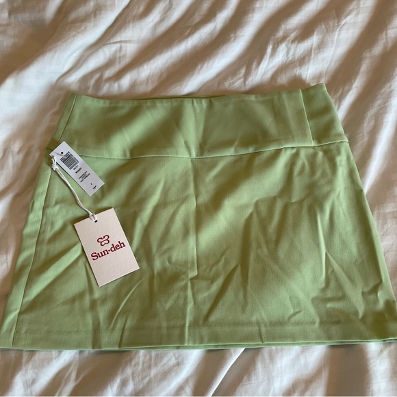 Aritzia Skirt Size 4 - Picture 2 of 5